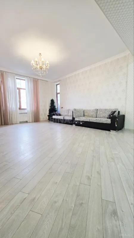 Satılır 3 otaqlı mənzil 143 m²