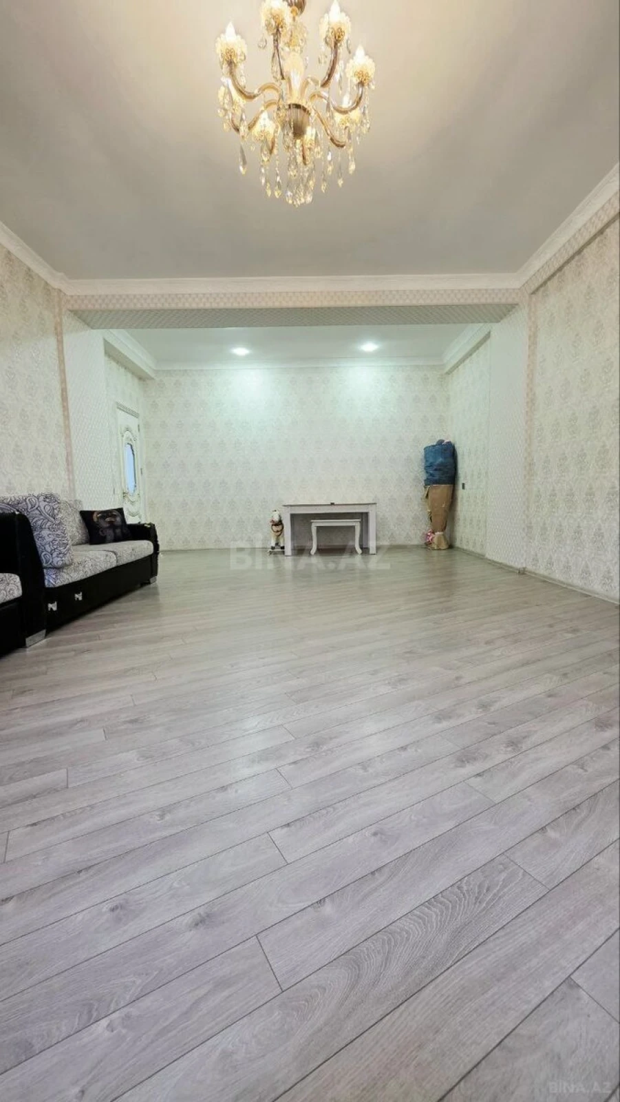 Satılır 3 otaqlı mənzil 143 m²