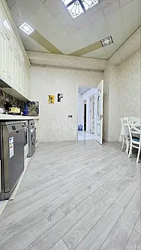 Satılır 3 otaqlı mənzil 143 m²