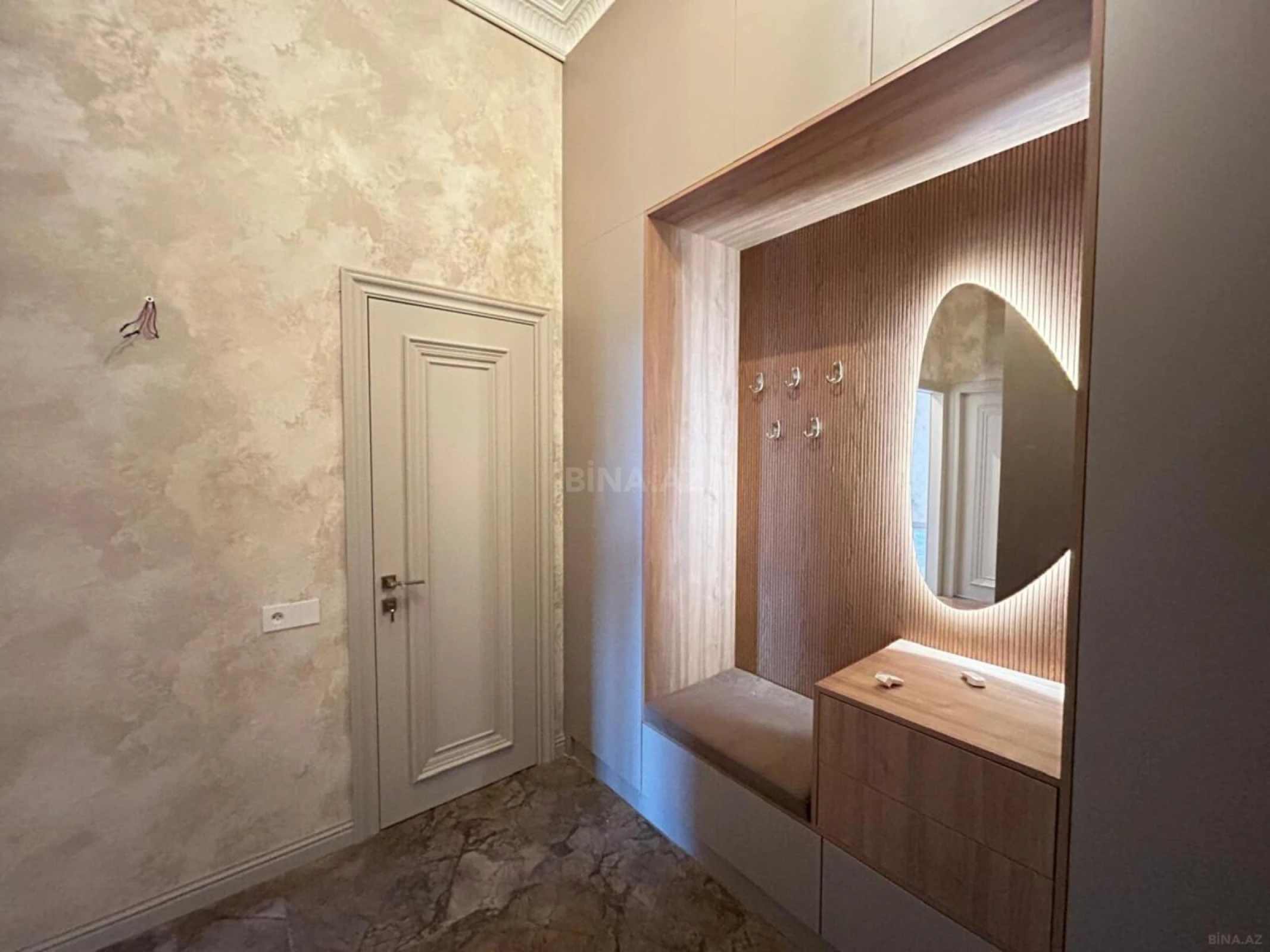 Satılır 2 otaqlı mənzil 65 m²