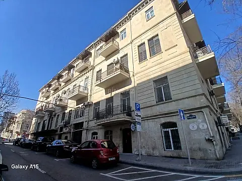 Satılır 4 otaqlı mənzil 120 m² — Bakı, Nizami 4 otaq 120.00 m²