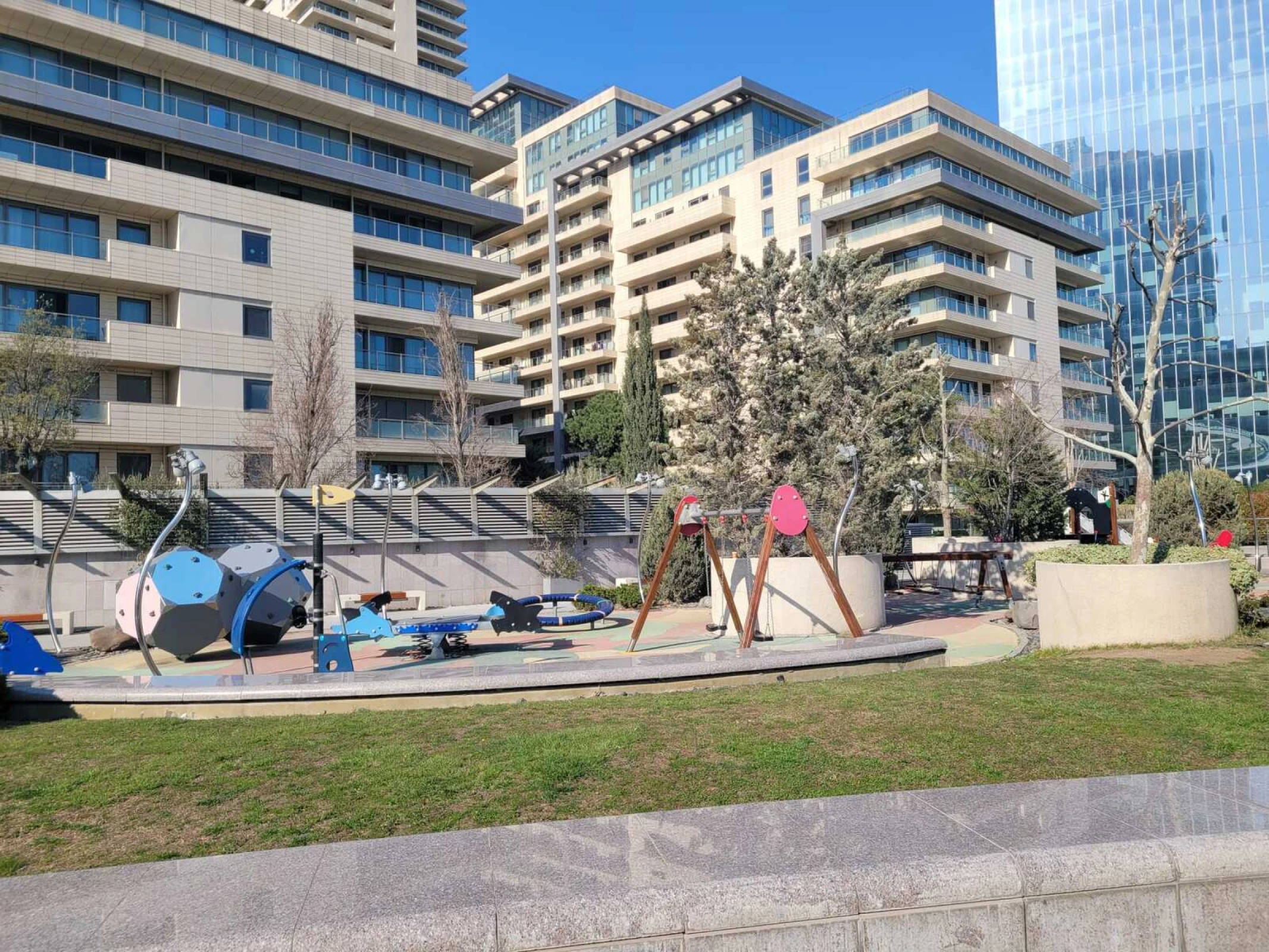 Kirayə verilir 3 otaqlı mənzil 120 m²