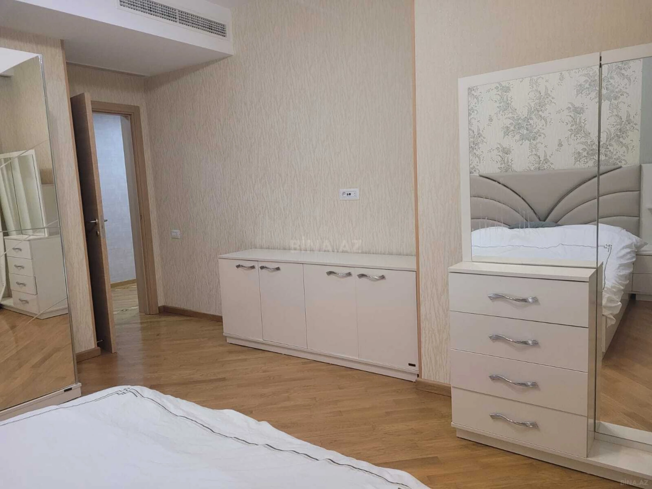 Kirayə verilir 3 otaqlı mənzil 120 m²