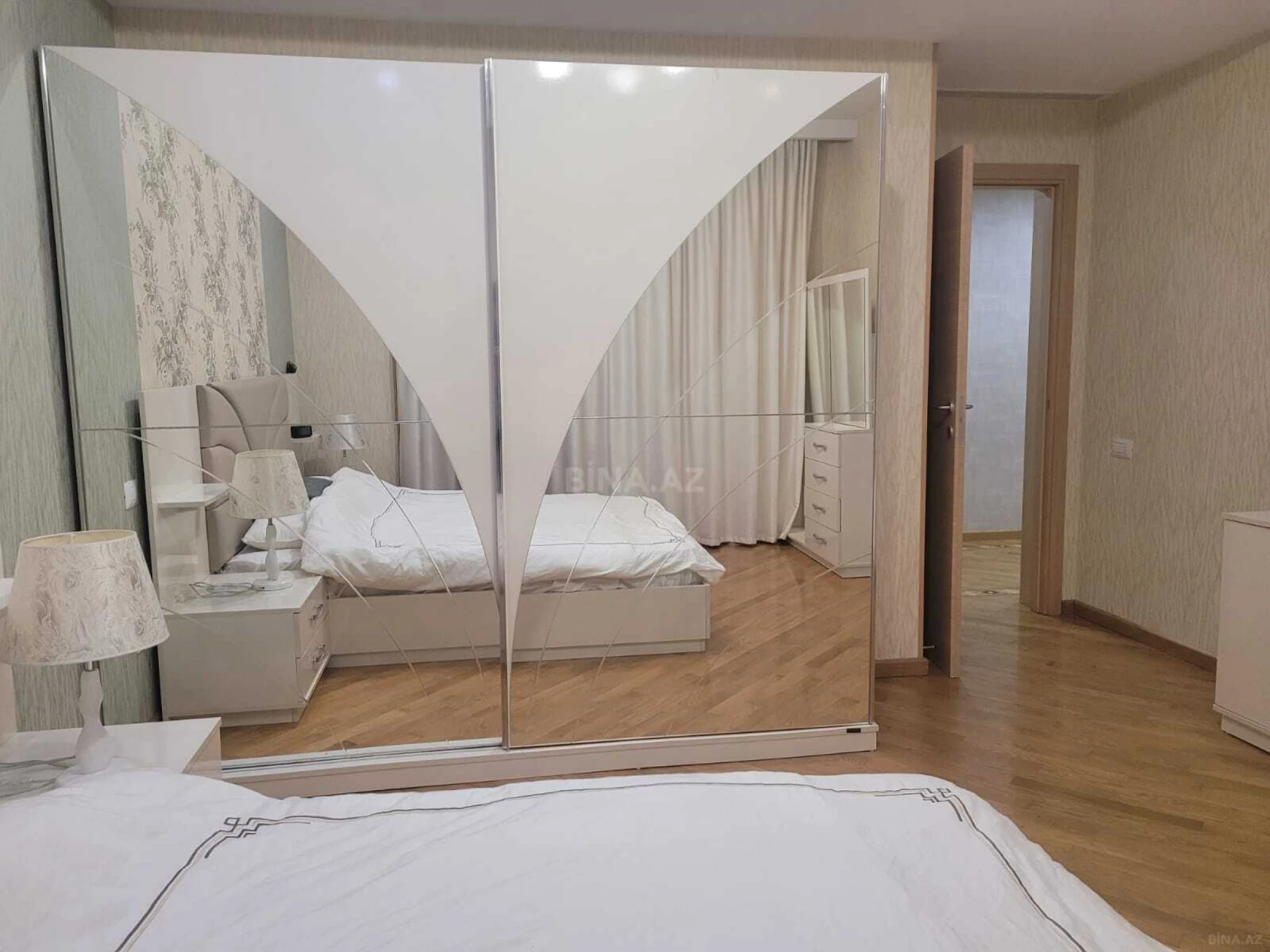 Kirayə verilir 3 otaqlı mənzil 120 m²