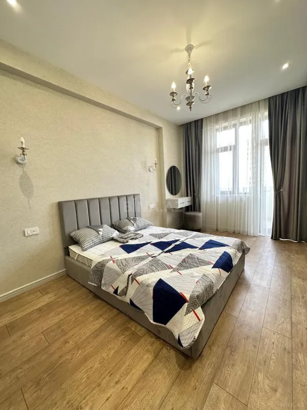 Kirayə verilir 2 otaqlı mənzil 85 m²