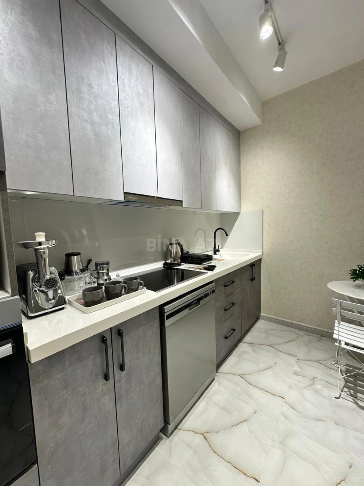 Kirayə verilir 2 otaqlı mənzil 85 m²