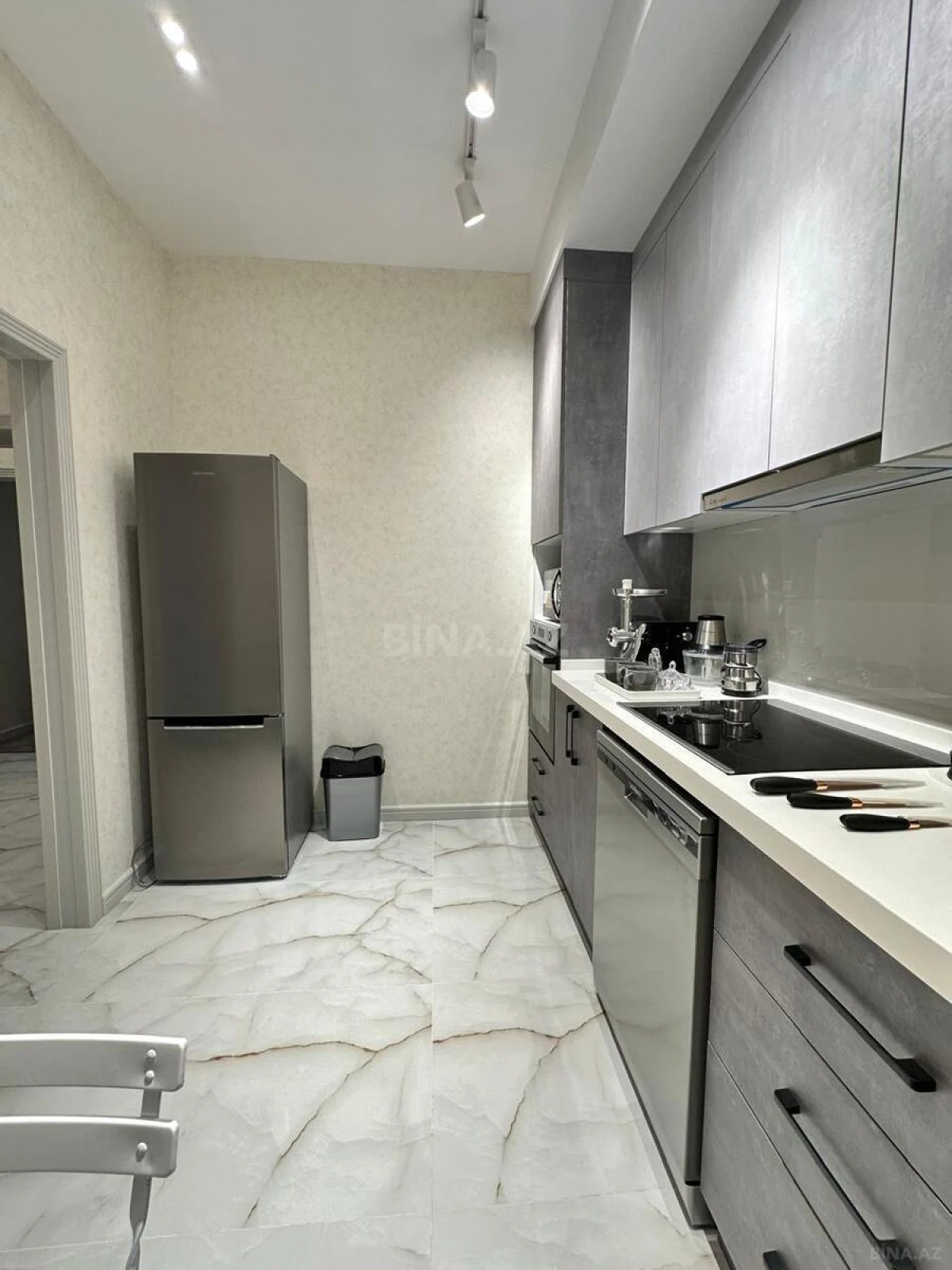 Kirayə verilir 2 otaqlı mənzil 85 m²