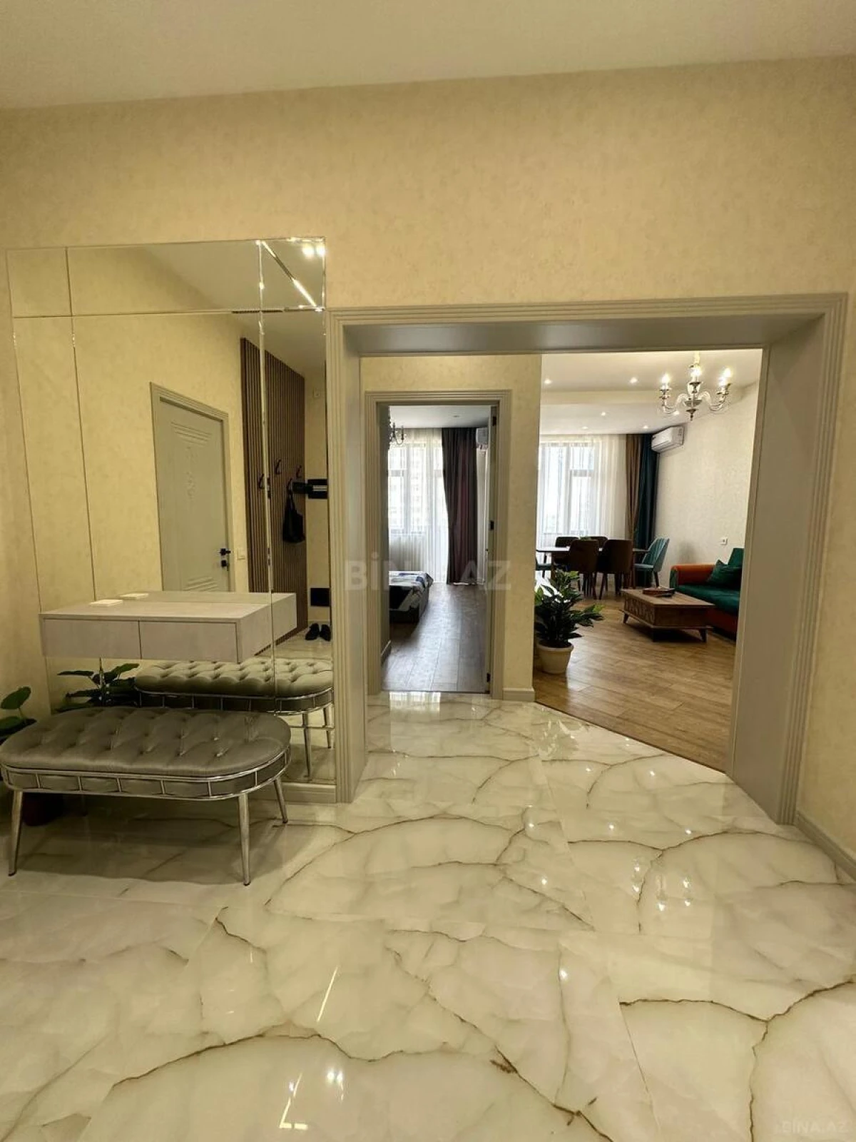 Kirayə verilir 2 otaqlı mənzil 85 m²