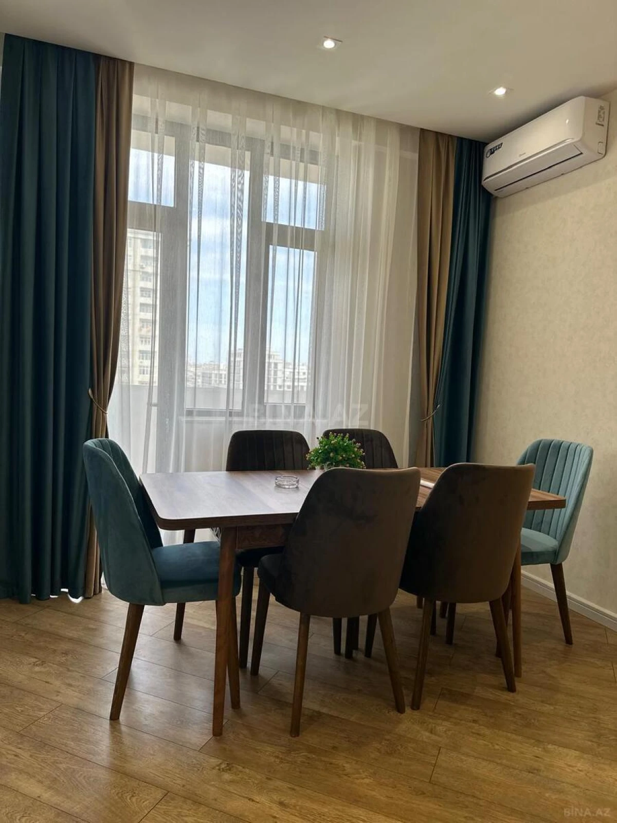 Kirayə verilir 2 otaqlı mənzil 85 m²