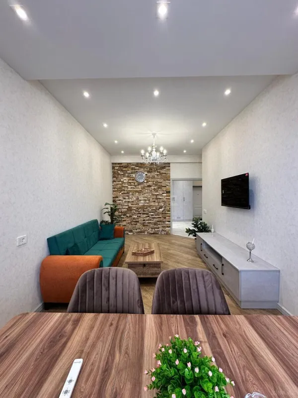 Kirayə verilir 2 otaqlı mənzil 85 m²