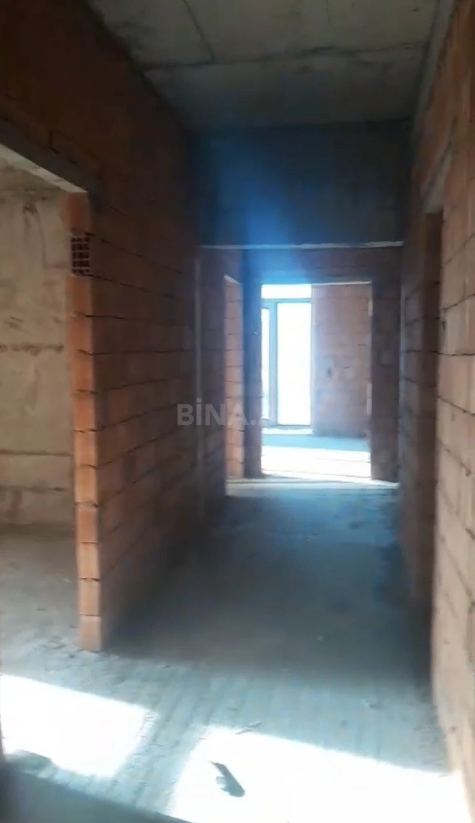 Satılır 3 otaqlı mənzil 121 m²