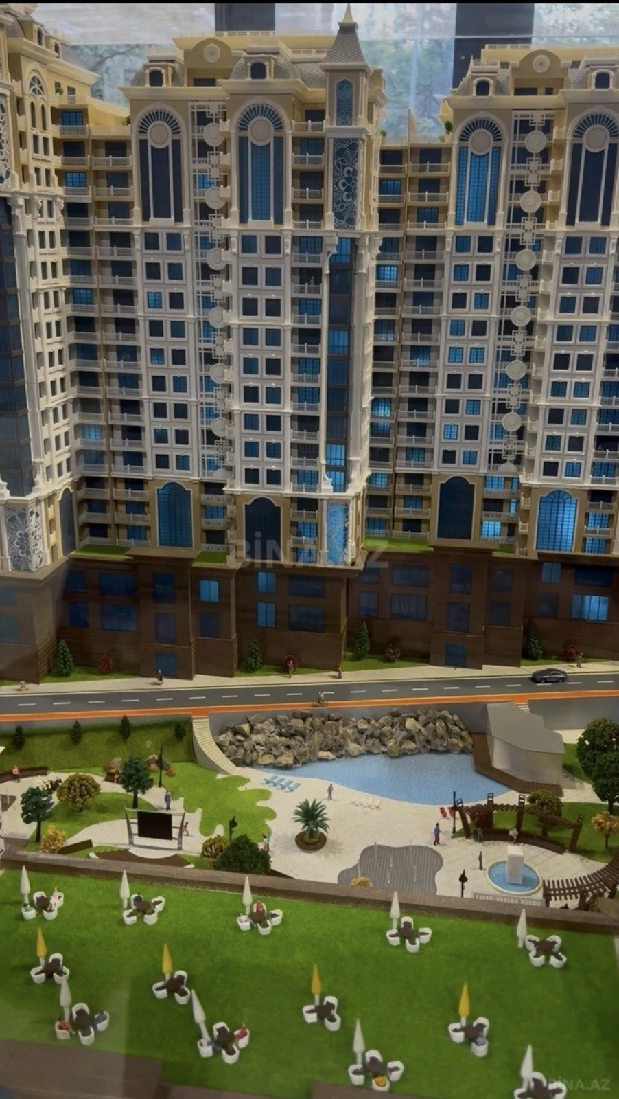 Satılır 3 otaqlı mənzil 121 m²