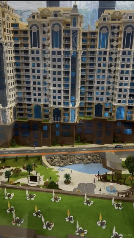 Satılır 3 otaqlı mənzil 121 m²