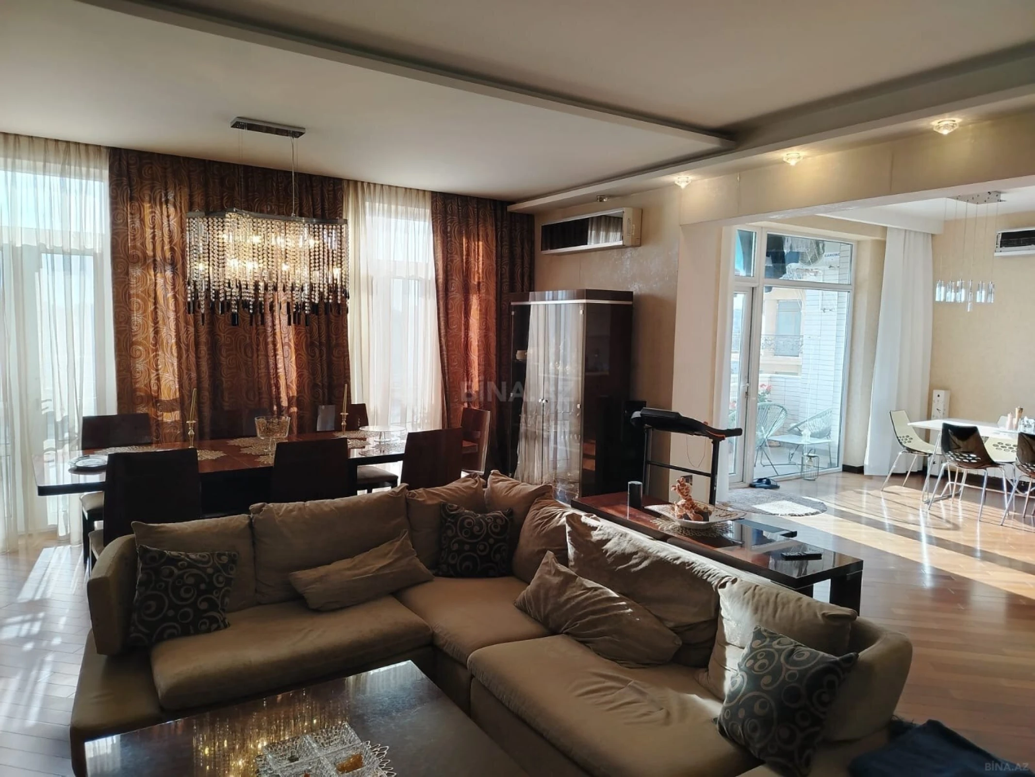 Satılır 4 otaqlı mənzil 178 m²