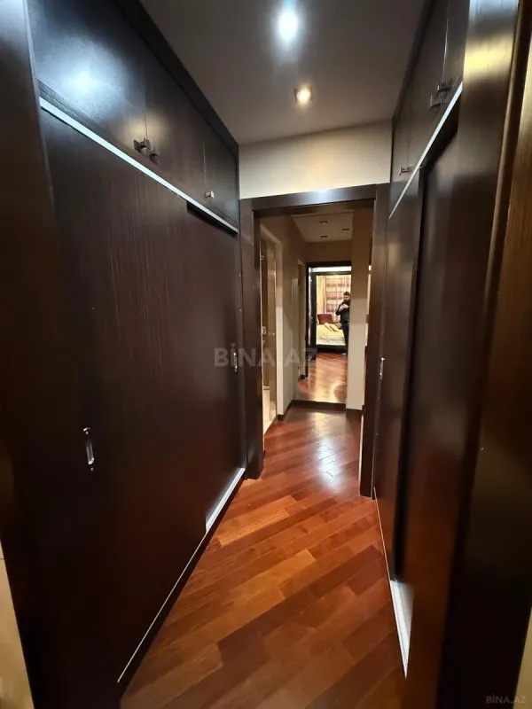 Satılır 4 otaqlı mənzil 178 m²