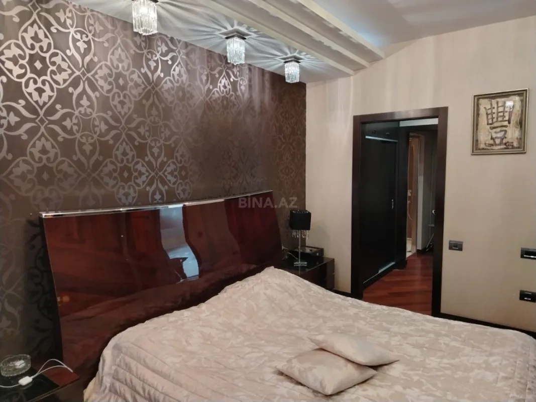Satılır 4 otaqlı mənzil 178 m²