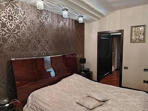 Satılır 4 otaqlı mənzil 178 m²