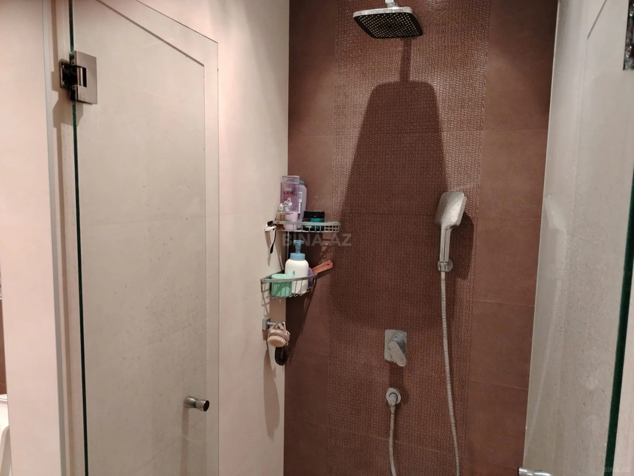 Satılır 4 otaqlı mənzil 178 m²