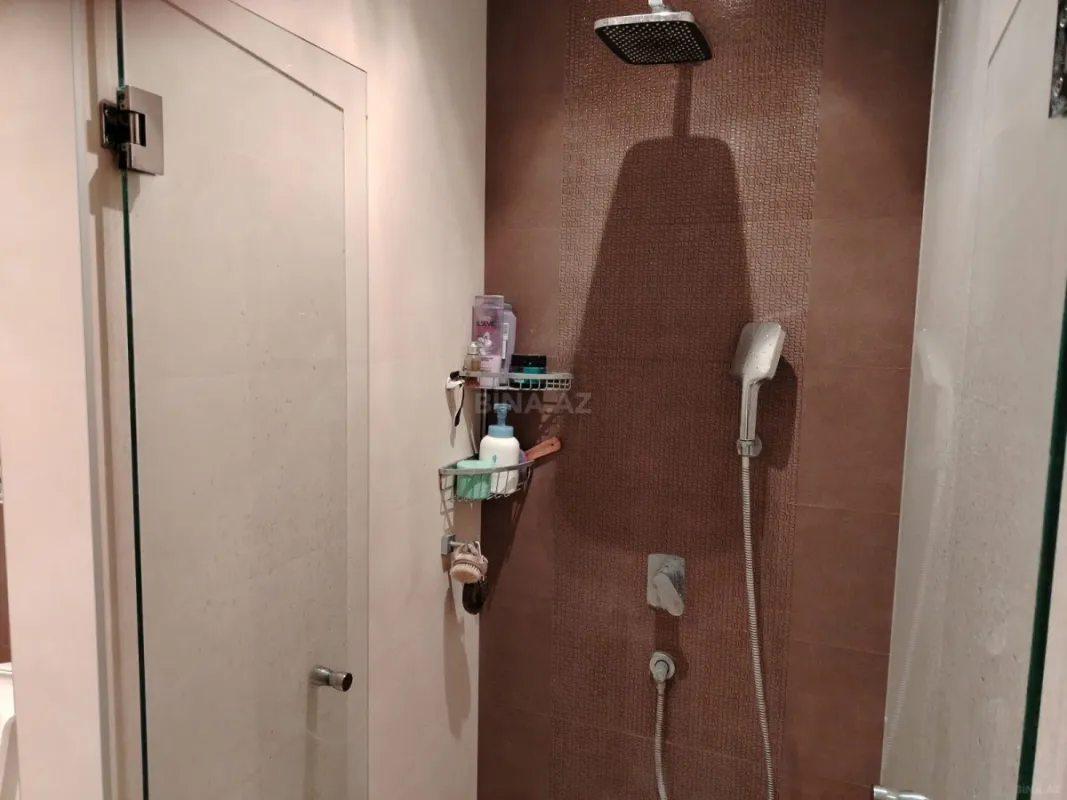 Satılır 4 otaqlı mənzil 178 m²