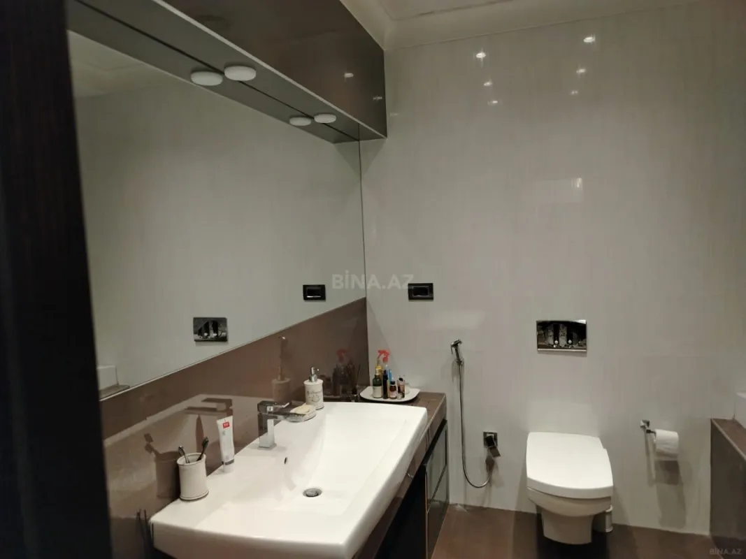 Satılır 4 otaqlı mənzil 178 m²
