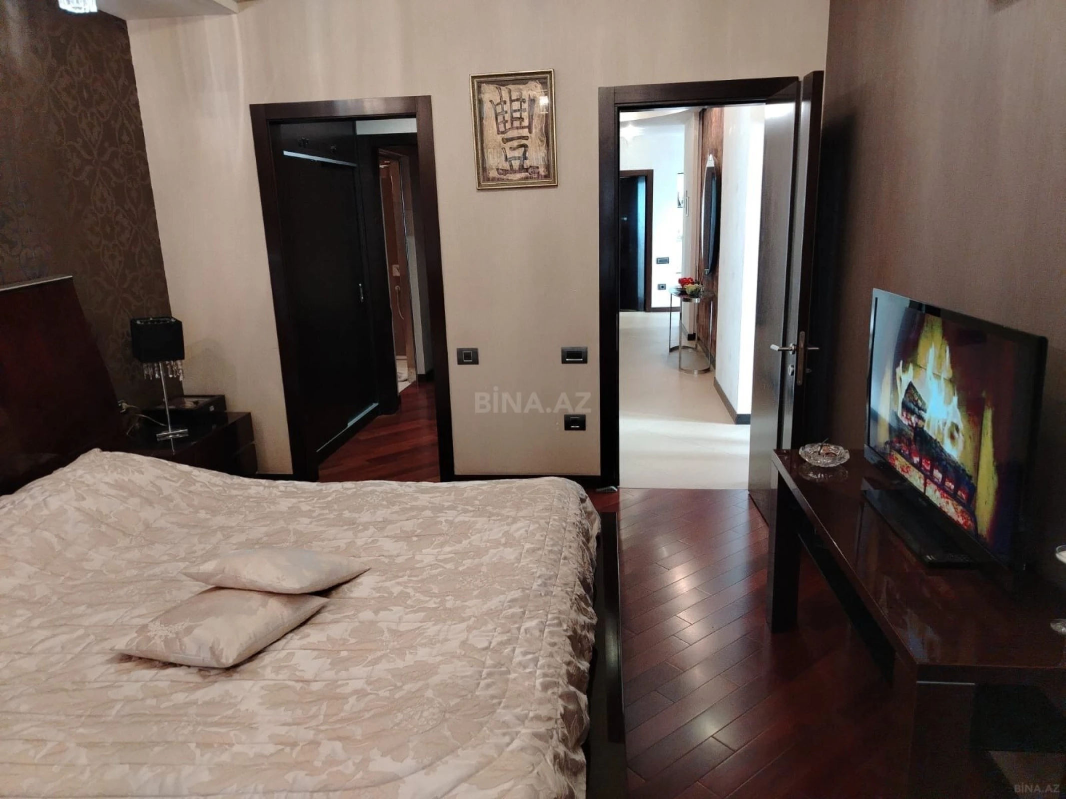 Satılır 4 otaqlı mənzil 178 m²