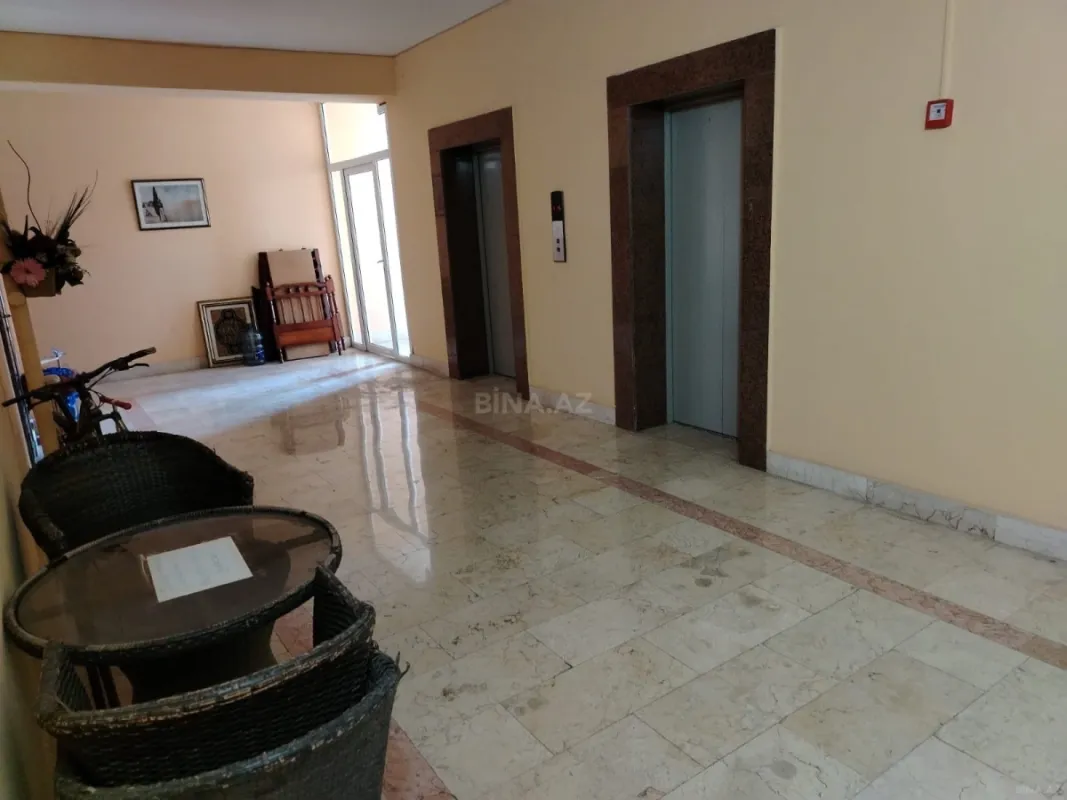 Satılır 4 otaqlı mənzil 178 m²