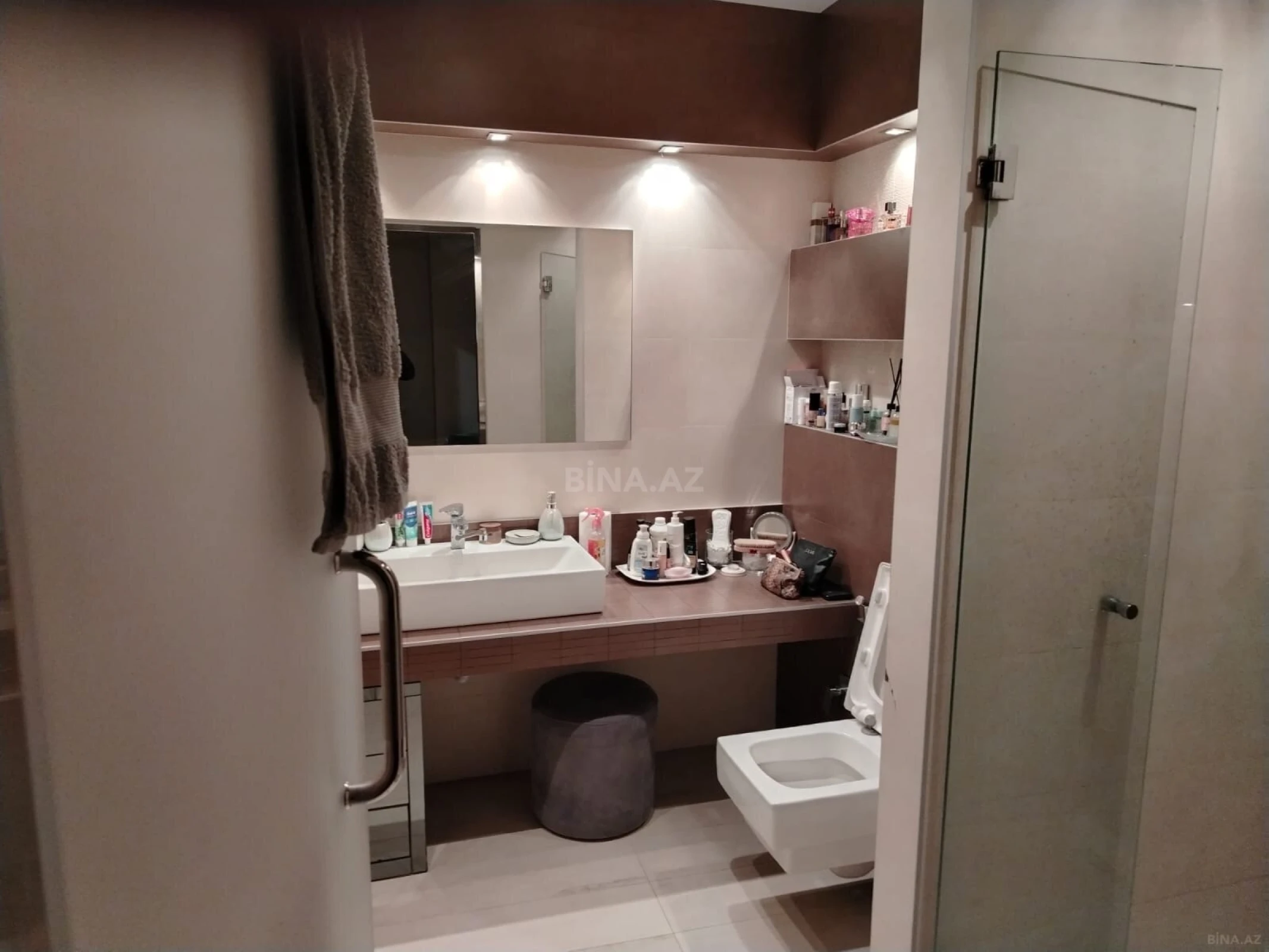 Satılır 4 otaqlı mənzil 178 m²