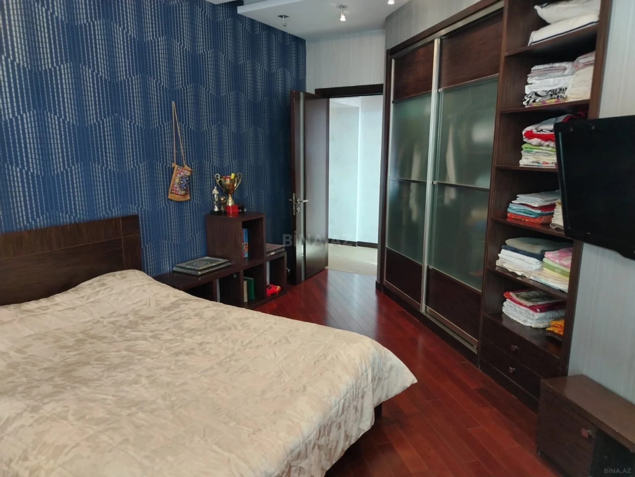 Satılır 4 otaqlı mənzil 178 m²