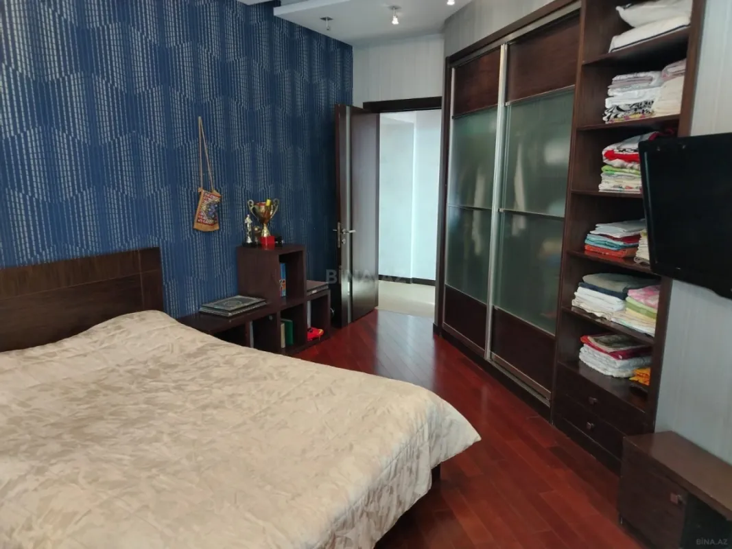 Satılır 4 otaqlı mənzil 178 m²