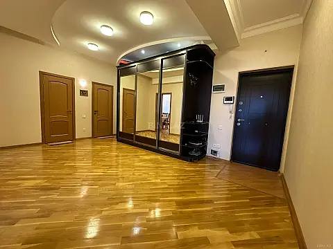 Kirayə verilir 2 otaqlı mənzil 107 m² — Bakı, Memar Əcəmi yanı 2 otaq 107.00 m²