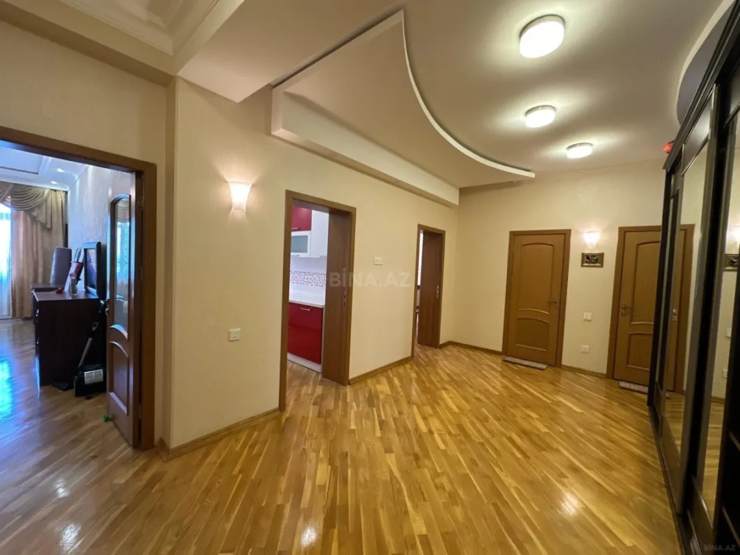 Kirayə verilir 2 otaqlı mənzil 107 m²