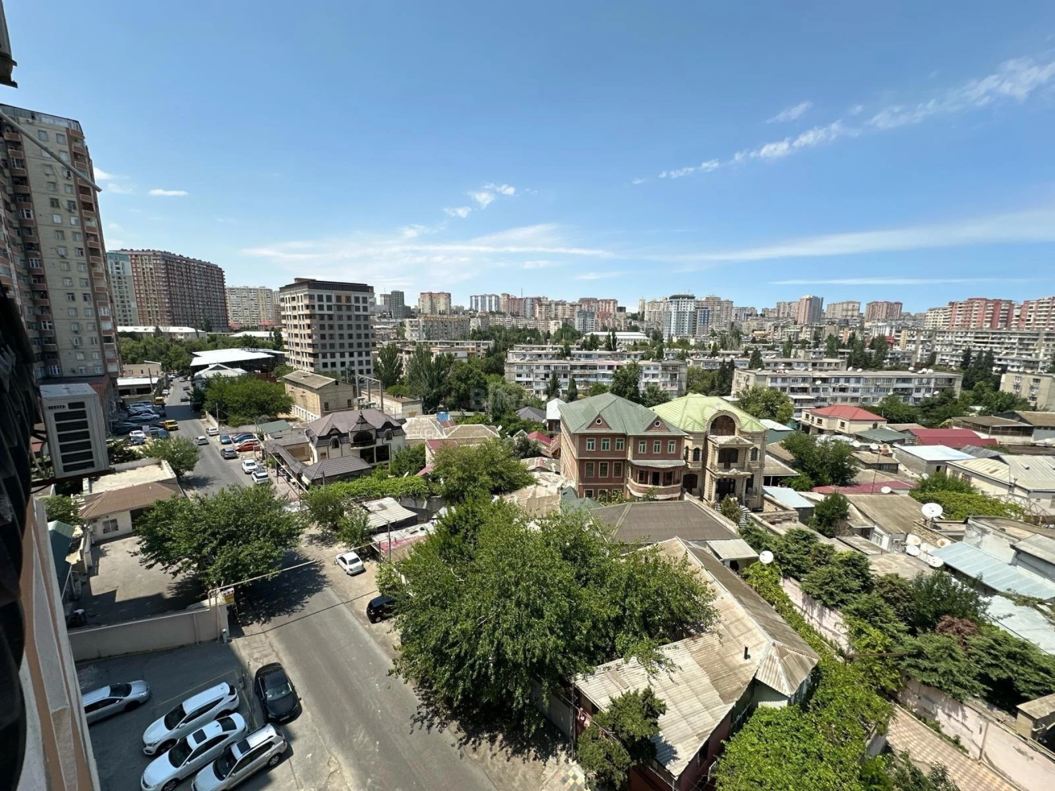 Kirayə verilir 2 otaqlı mənzil 107 m²