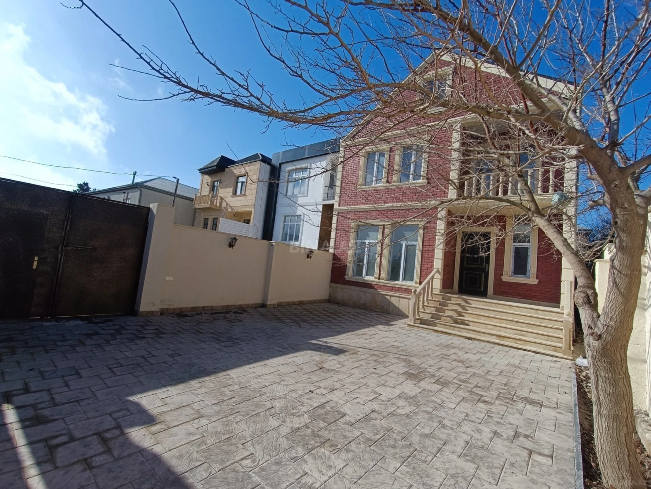 Satılır 5 otaqlı həyət evi 150 m²