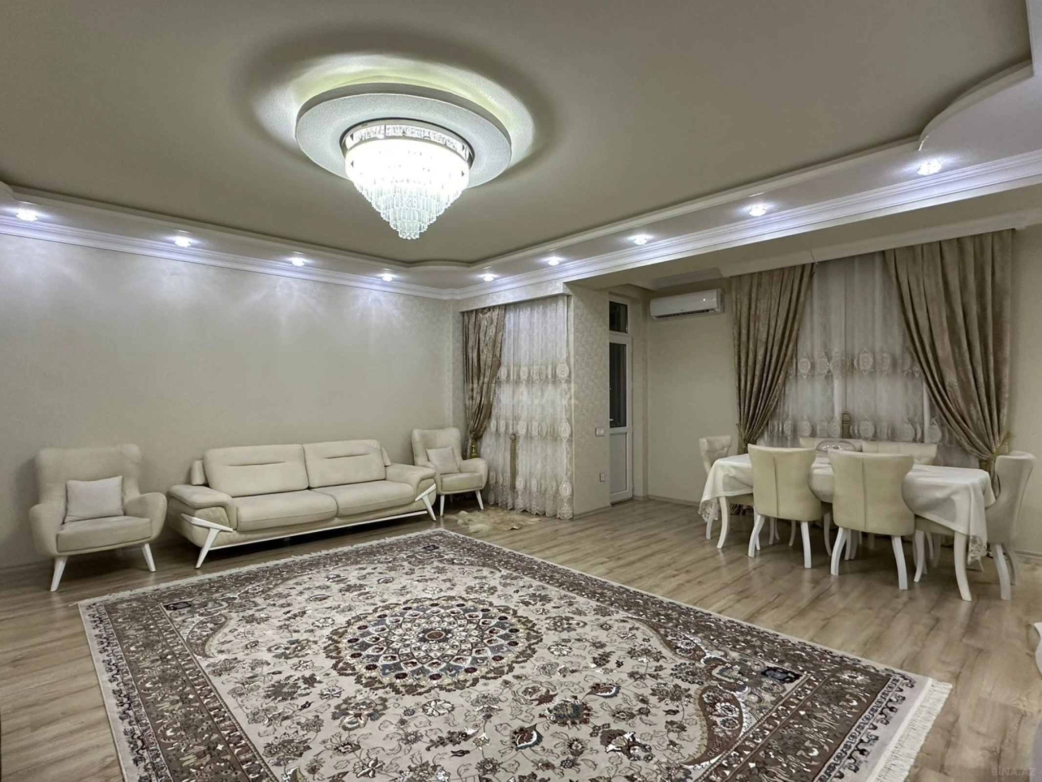 Satılır 2 otaqlı mənzil 122 m²