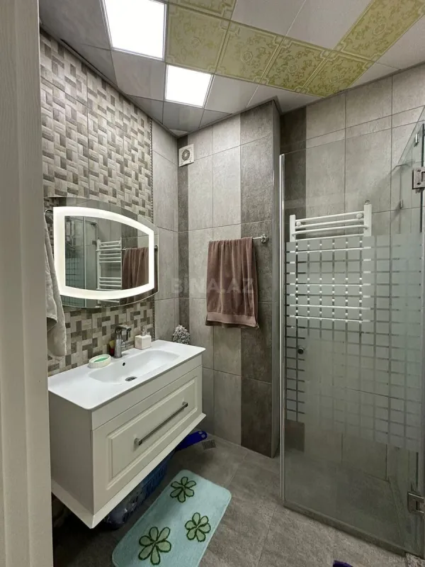 Satılır 2 otaqlı mənzil 122 m²