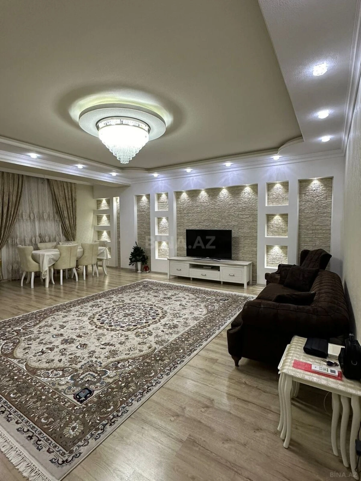 Satılır 2 otaqlı mənzil 122 m²