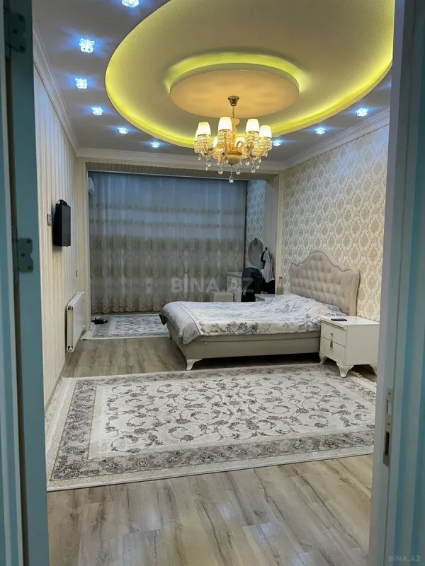 Satılır 2 otaqlı mənzil 122 m²