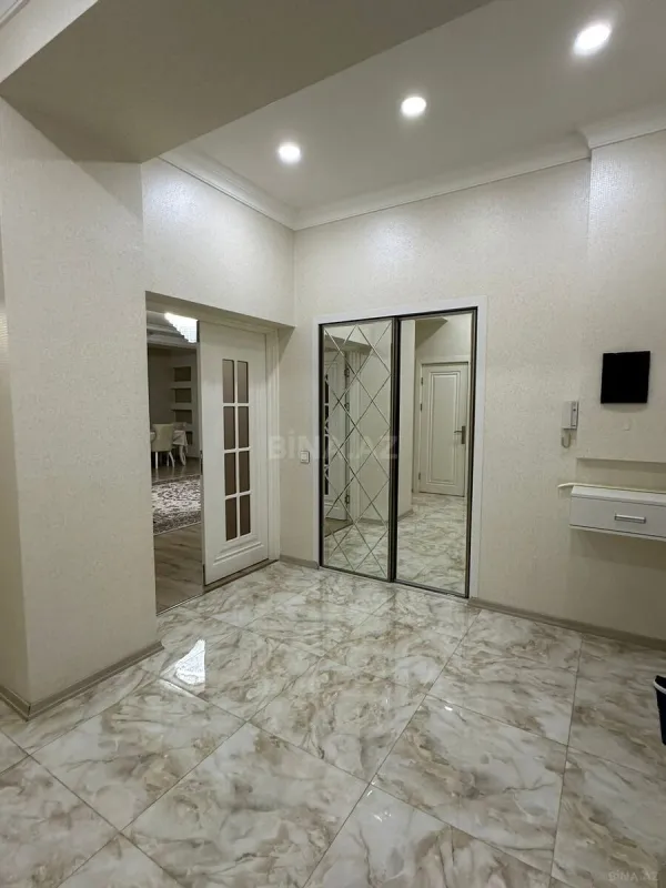 Satılır 2 otaqlı mənzil 122 m²