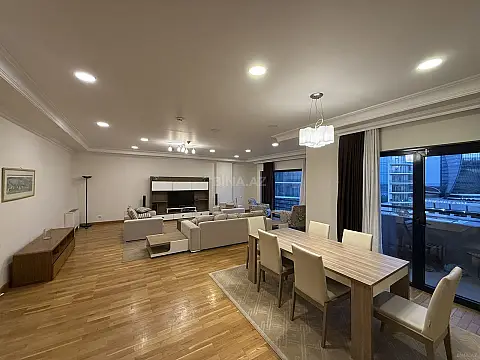 Kirayə verilir 4 otaqlı mənzil 220 m²