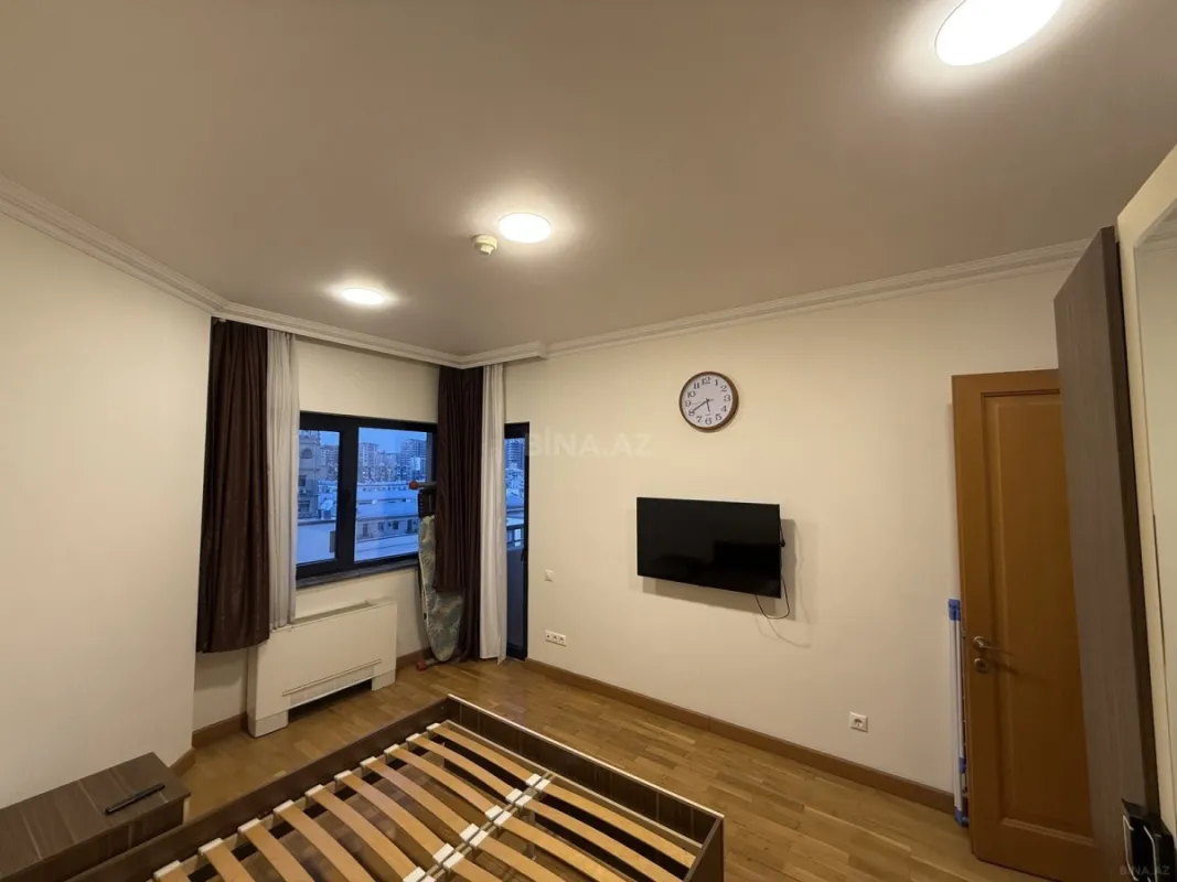 Kirayə verilir 4 otaqlı mənzil 220 m²