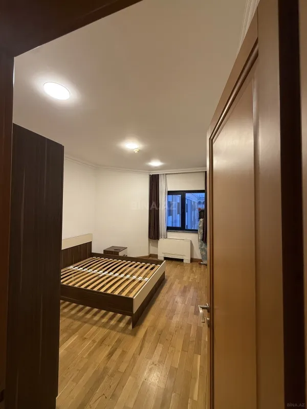 Kirayə verilir 4 otaqlı mənzil 220 m²