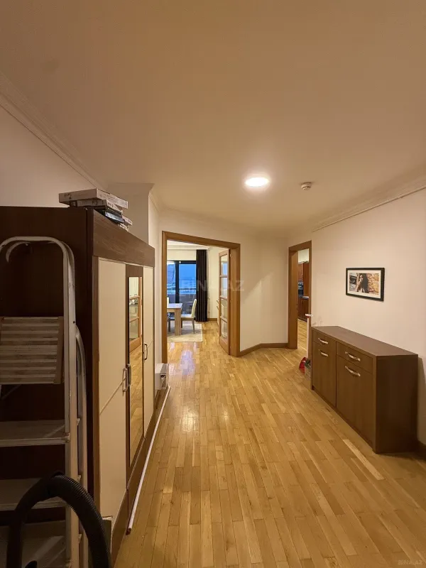 Kirayə verilir 4 otaqlı mənzil 220 m²