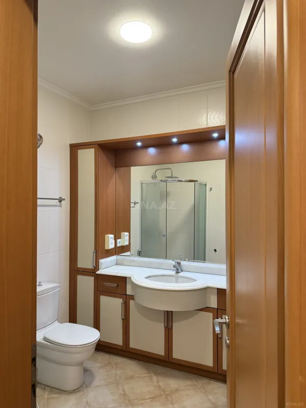 Kirayə verilir 4 otaqlı mənzil 220 m²