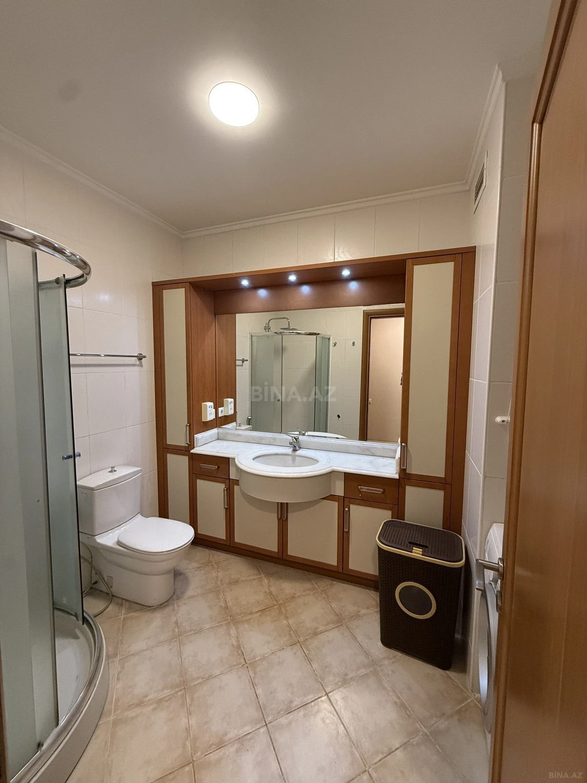 Kirayə verilir 4 otaqlı mənzil 220 m²