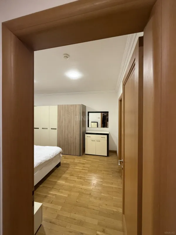 Kirayə verilir 4 otaqlı mənzil 220 m²