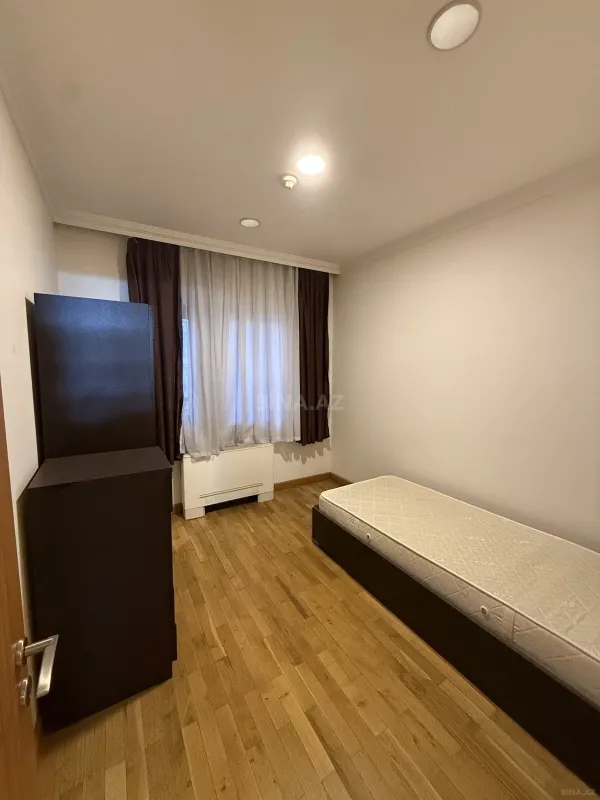 Kirayə verilir 4 otaqlı mənzil 220 m²