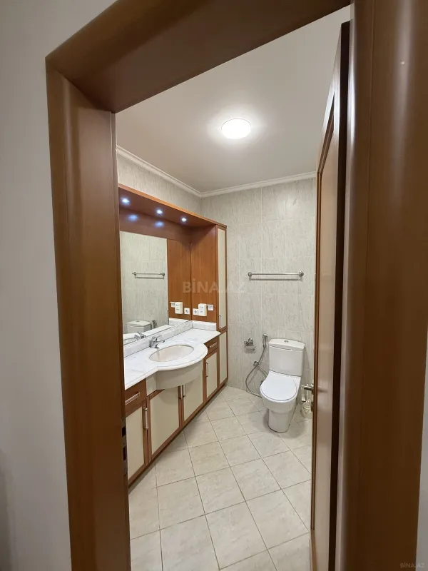 Kirayə verilir 4 otaqlı mənzil 220 m²