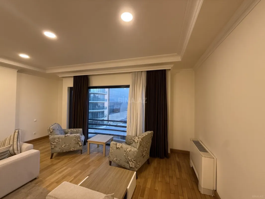 Kirayə verilir 4 otaqlı mənzil 220 m²