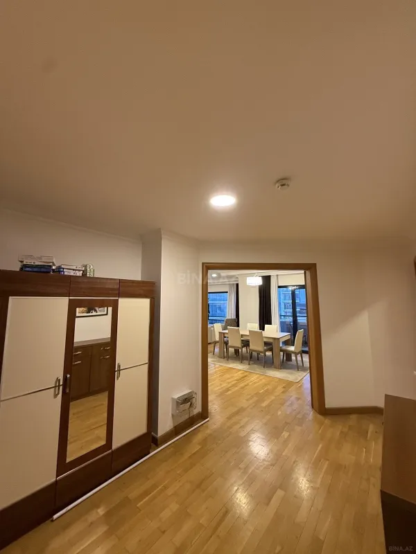 Kirayə verilir 4 otaqlı mənzil 220 m²