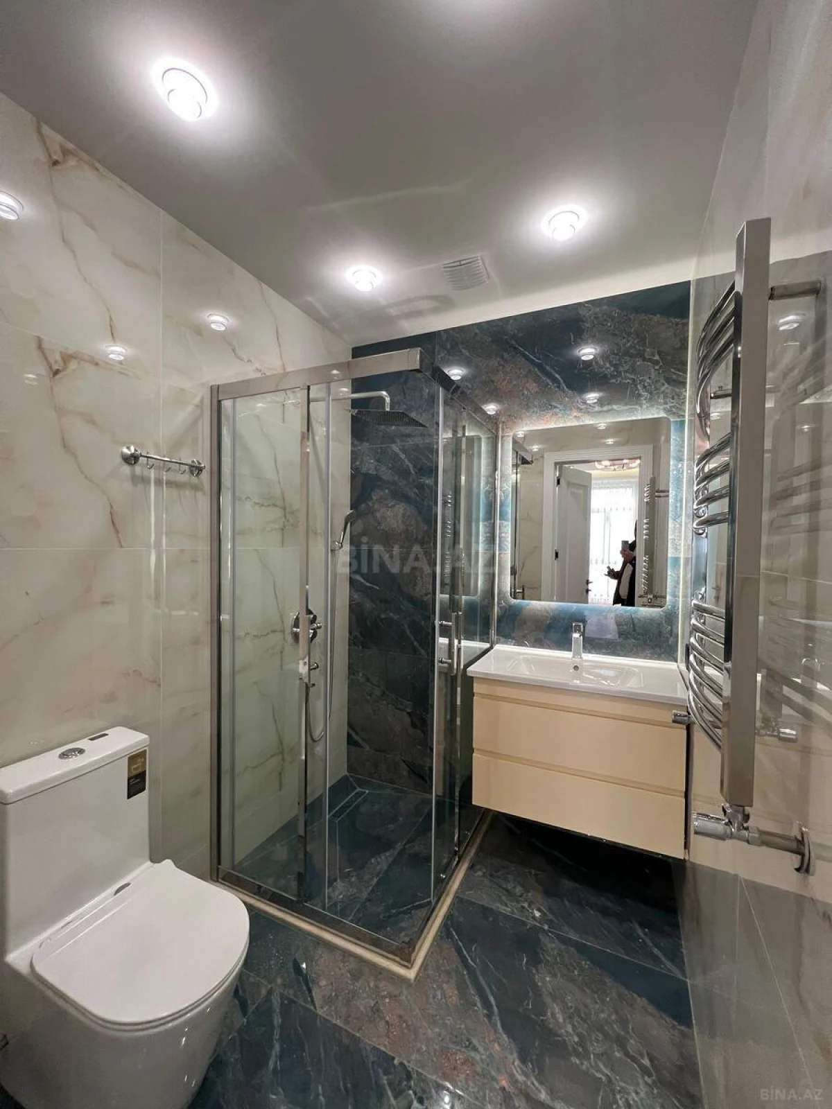 Satılır 4 otaqlı mənzil 140 m²